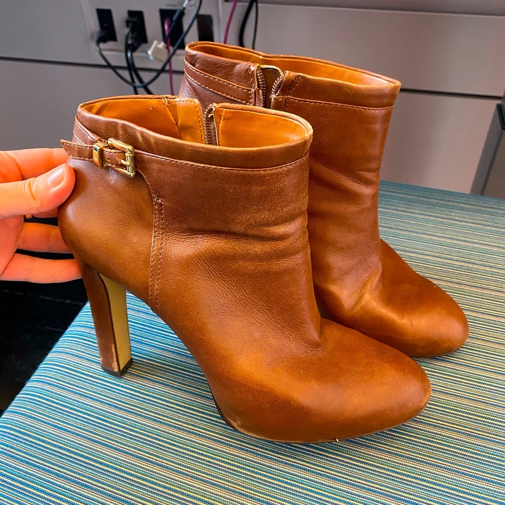 Banana Republic camel colored used heeled booties